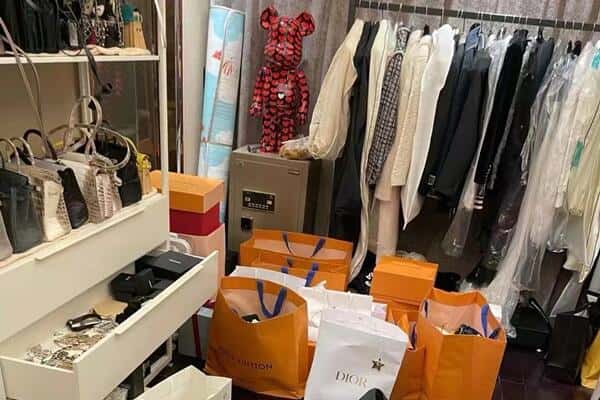 余姚市回收一线品牌衣服.jpg